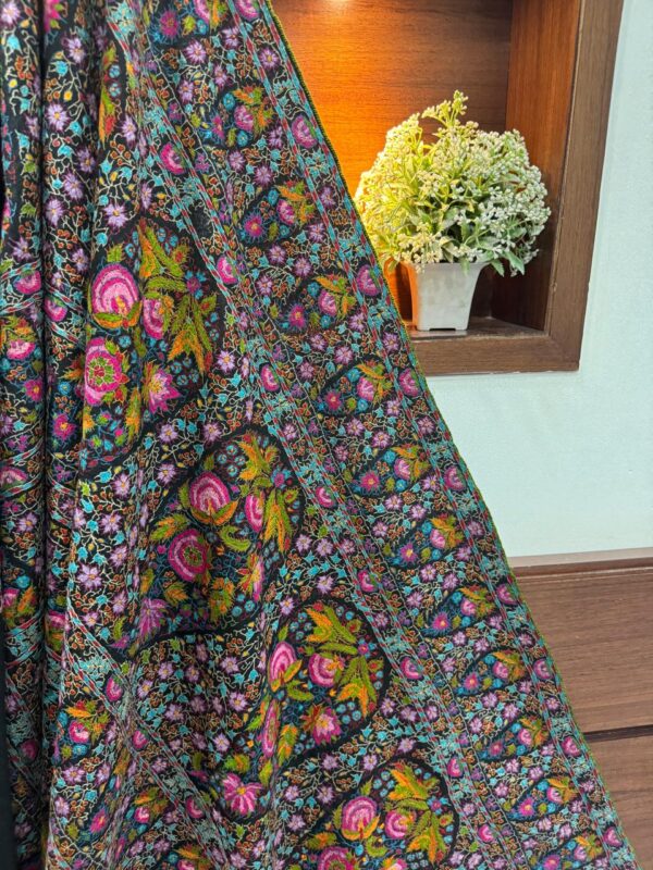 Midnight Bloom – Hand-Embroidered Papier Mâché Pure Pashmina Shawl