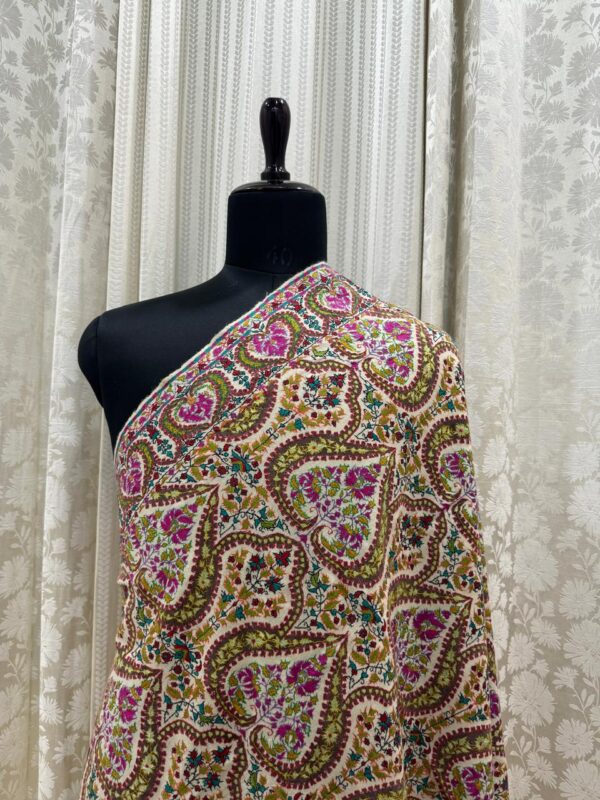 "Noor-e-Gul – Off-White Papier Mâché Pure Pashmina Shawl - Image 3