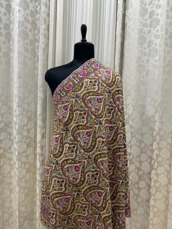 "Noor-e-Gul – Off-White Papier Mâché Pure Pashmina Shawl - Image 4