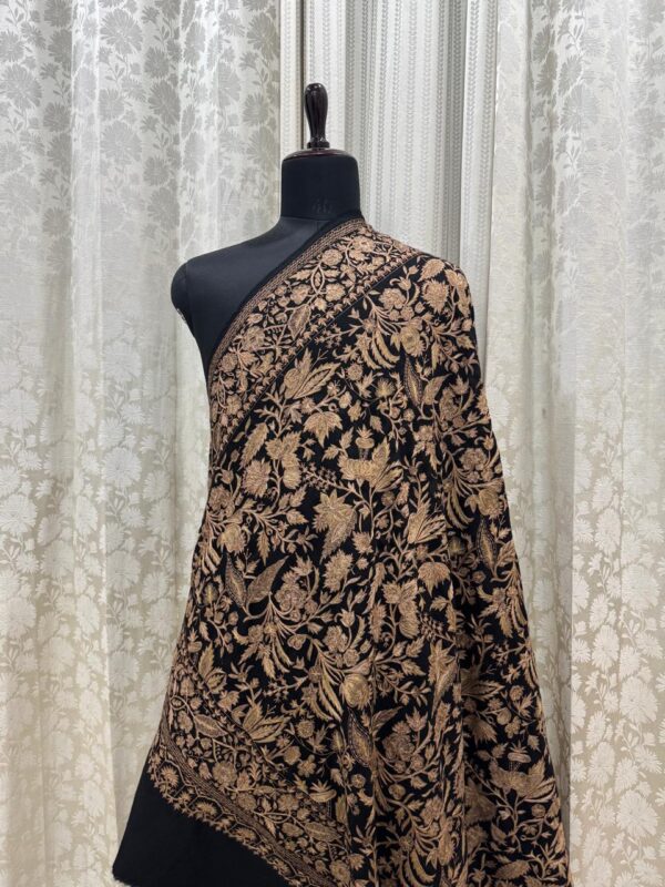 Handcrafted Black Papier Mâché Jamawar Pure Pashmina Shawl – Soft, Warm & Floral Elegance